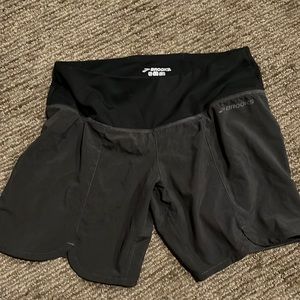 Brooks grey shorts with lining perfect condition